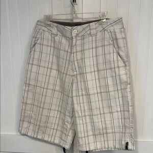 O’Neil Plaid Cream & Gray, flat front shorts size 32